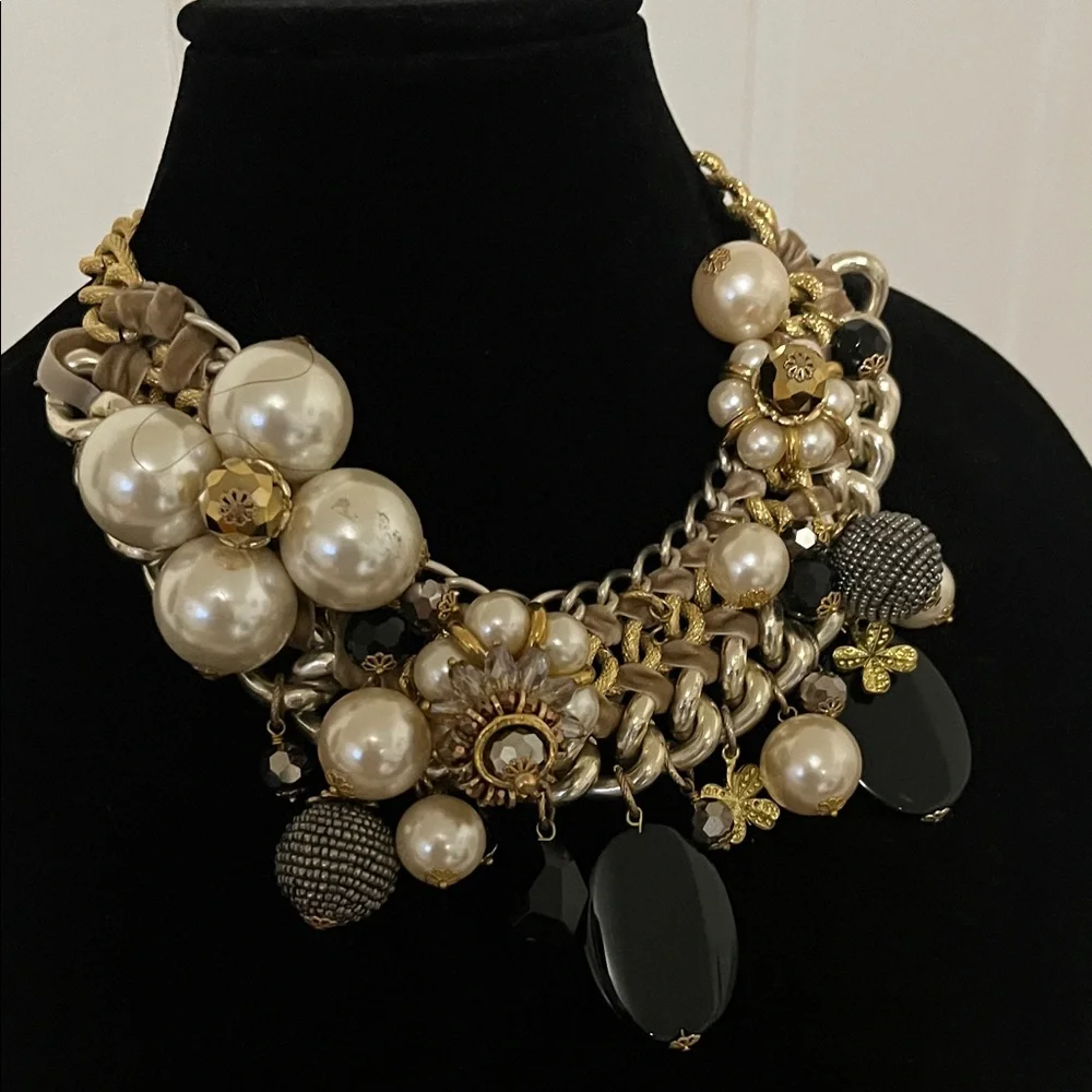 Elegant Pearl and Black Statement Necklace - Picture 3 of 5